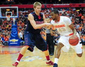 Syracuse staves off late Detroit rally behind clutch free throws from Carter-Williams