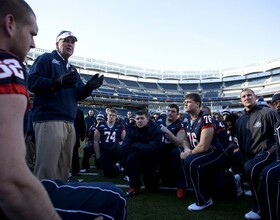 Marrone draws off experiences to encourage Bronx kids during Yankee Stadium 'chalk talk'