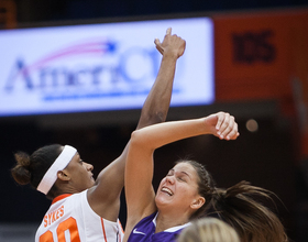 Gallery: Syracuse handles Niagara 80-44