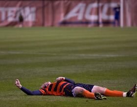 Syracuse's Callahan suffers high ankle sprain, leaves game early