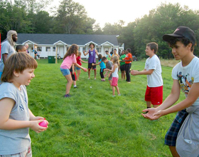 SU students volunteer for summer camp helping children of cancer-diagnosed parents