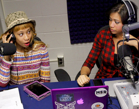 Students use radio show to promote R&B music at SU