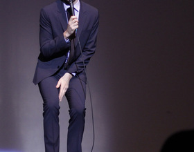 Comedian John Mulaney finds humor in family, personal life