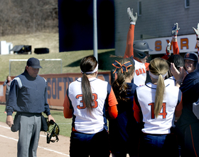 Syracuse offense explodes for 13 runs to blow out Niagara