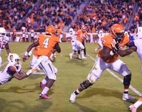 Syracuse struggles to contain Virginia tailback Taquan Mizzell in triple-overtime loss