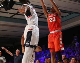 Malachi Richardson struggles in 1st half, thrives in 2nd as SU beats No. 18 UConn