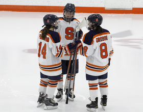 Syracuse explodes for 6 goals in 2nd period to clinch 1st-round bye in CHA tournament