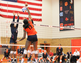 Syracuse volleyball falters at end of sets in loss to Colgate