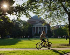 What Syracuse University's ranking on Best Colleges list means