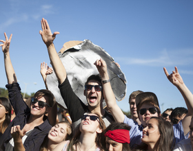 Create a Juice Jam outfit from Coachella and Lollapalooza trends