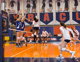 Syracuse volleyball tops Siena for season's 1st win