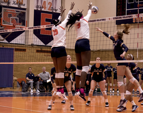 Syracuse volleyball's Christina Oyawale provides spark in loss to Notre Dame