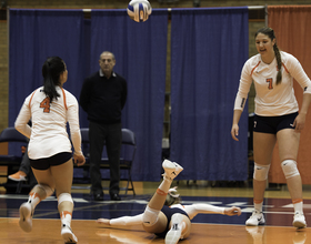 Syracuse volleyball loses to Arkansas, 3-0, in final game of Kansas State tournament