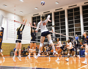 Syracuse drops season-opener to No. 17 Baylor in straight sets