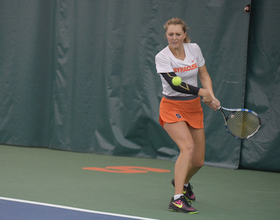 Gabriela Knutson drops second-straight singles match against Virginia