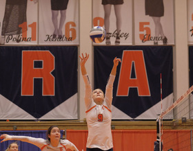 Syracuse bounces back from error-plagued 1st set in upset win over Notre Dame