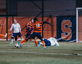 Syracuse capitalizes on offensive opportunities to advance in NCAA tournament