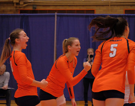 Syracuse completes season sweep of Boston College in 5 sets