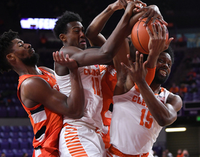 Even with Sidibe’s return, Syracuse suffocated on the boards by Clemson