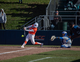 SU capitalizes on timely hitting en route to 6-2 win over UNC