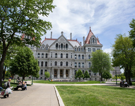 Hochul, state assembly extend deadline to submit FY24 budget to April 10