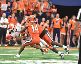 Mistake-riddled Syracuse hands Clemson 31-14 win