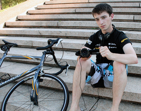 SU sophomore travels with, films Tour de France