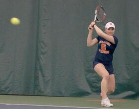 TENNIS : SU sweeps 3-game weekend slate