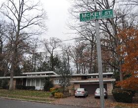 Penn State : Media outlets wait outside Paterno's home Thursday