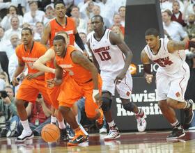 MBB : ESCAPE ARTISTS: Syracuse uses late run to defeat Louisville on road