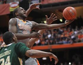 MBB :  BY THE HORNS: Orange uses 26-0 run to pull away from Bulls, holds off late charge for win