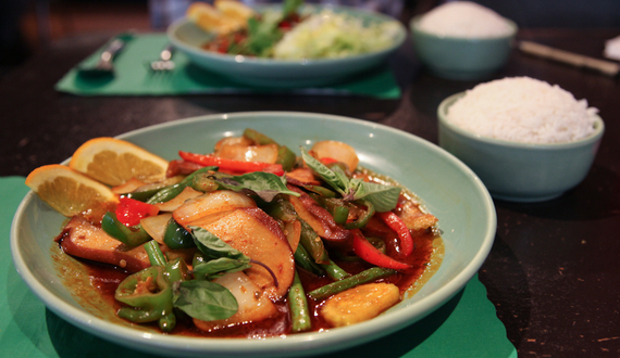 Only Thai will tell: Lao Village cuisine lacks flavor, but leaves lasting impression