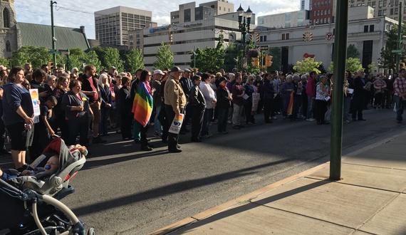 Syracuse community members mourn loss of Orlando shooting victims with candlelight vigil