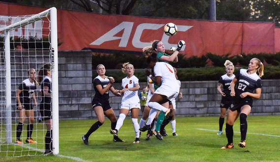 Syracuse overcomes corner kick struggles to beat Miami, 1-0