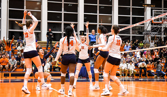 Syracuse rebounds with straight-set win at Virginia