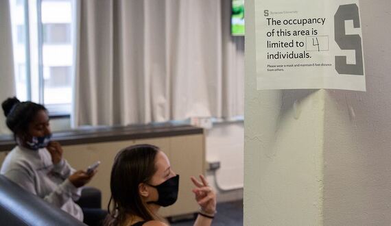 Students adjust to quarantine in SU dorms, socialize with new peers