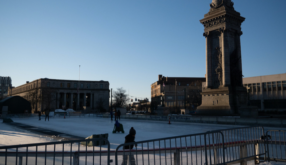 The Syracuse Christmas tree lighting returns after a 1-year hiatus