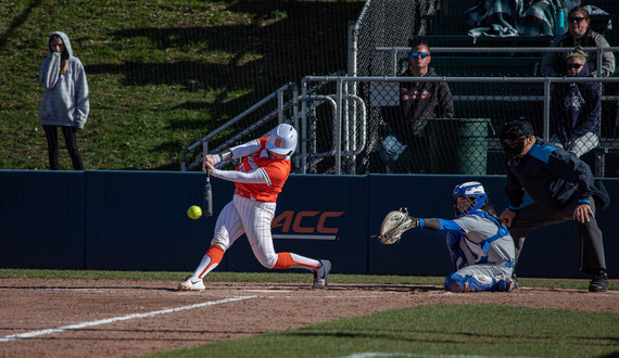 SU capitalizes on timely hitting en route to 6-2 win over UNC