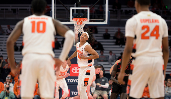 Beat writers unanimously pick SU win over Oakland