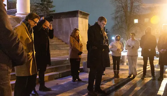 Students, faculty pray for world peace at interfaith vigil