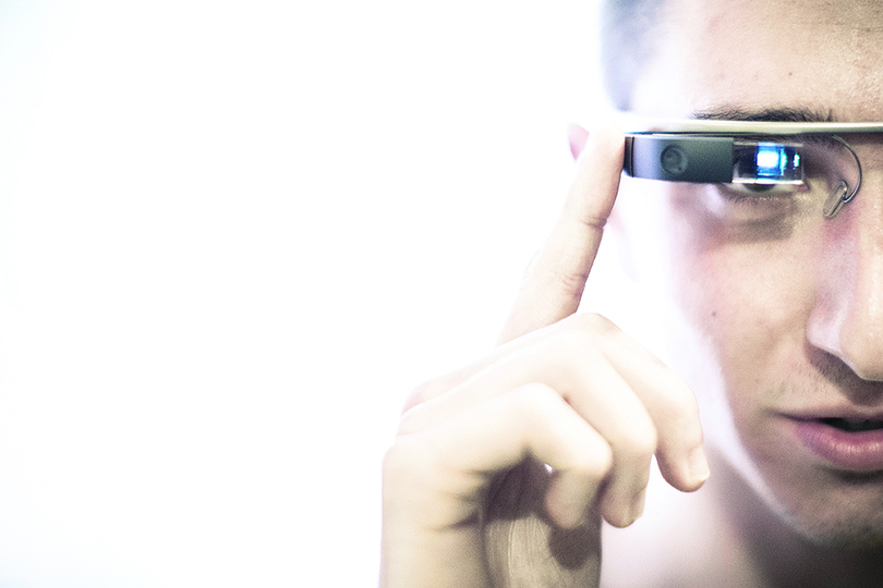 &#8216;OK, glass&#8217;: School of Information Studies demonstrates Google Glass, looks for student developers