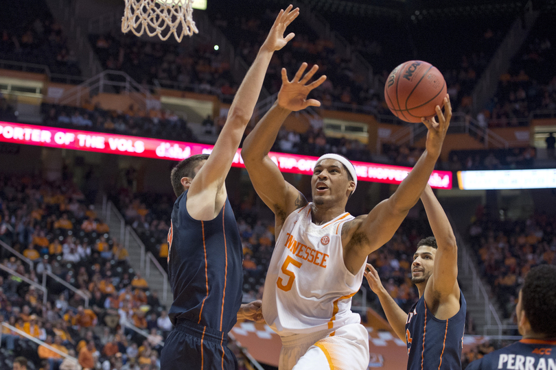 Tennessee star Stokes transfers chess skills to hardwood