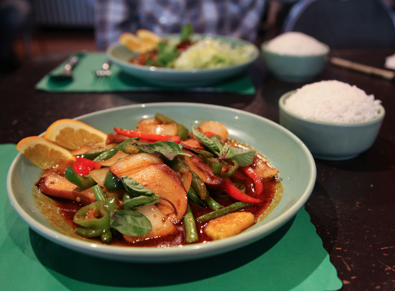 Only Thai will tell: Lao Village cuisine lacks flavor, but leaves lasting impression