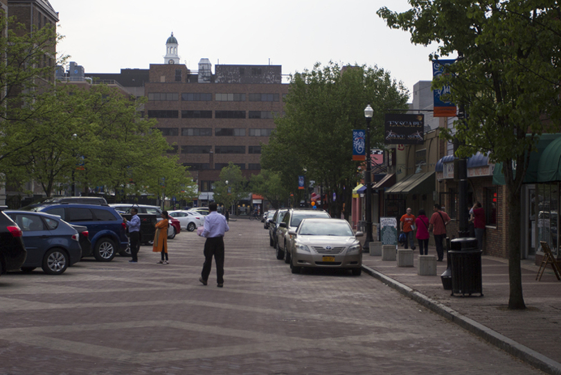 4 people stabbed on Marshall Street Sunday morning