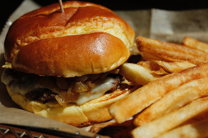 Johnny Rockets serves same classic diner food despite internal makeover