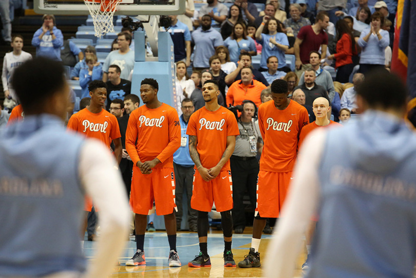 Boeheim&#8217;s Army honors late Pearl Washington with jersey patch and warm-up shirts