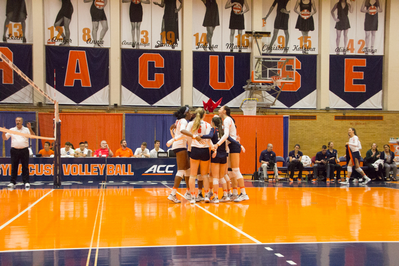 Syracuse commits fewer errors than Louisville in 5-set victory