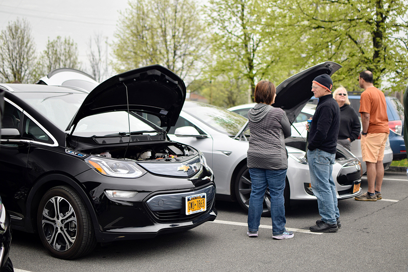 Benefits of New York state electric car rebate program debated by experts