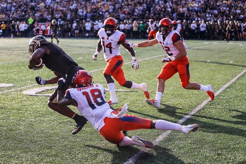 Syracuse survives terrible defensive third quarter in 55-42 win