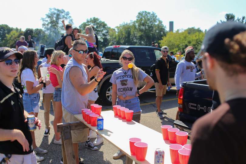 See how Western Michigan students tailgate